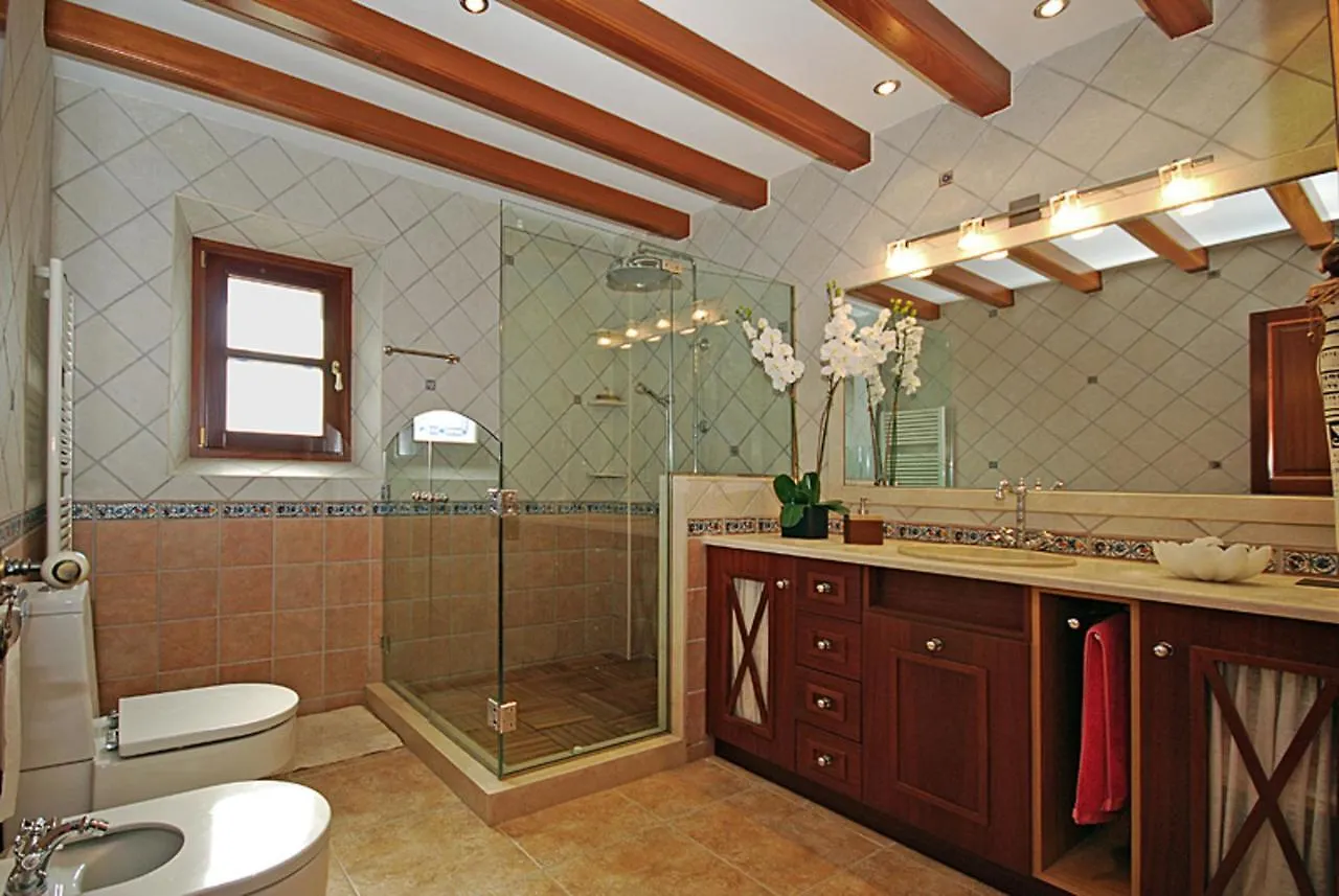Canova Ariany 0*,